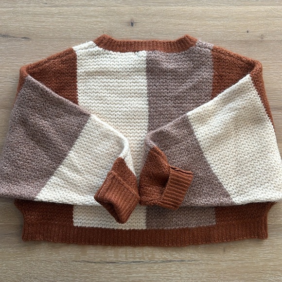 Shop Stevie Jaynie Cropped Sweater - Picture 4 of 6